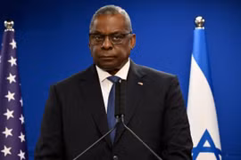 Bộ trưởng Quốc phòng Mỹ ra lệnh tấn công Houthi từ giường bệnh