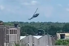 Khoảnh khắc trực thăng quân sự Colombia rơi, không ai sống sót