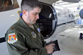 Phi công Mỹ dùng iPad thay cho bản đồ giấy