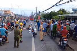 [Tin nhanh sáng 25-11-2022] Xe khách va chạm xe máy, nữ công nhân tử vong tại chỗ