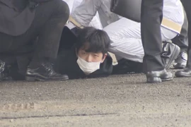 Nhật Bản phát hiện thuốc súng tại nhà nghi phạm ném bom khói