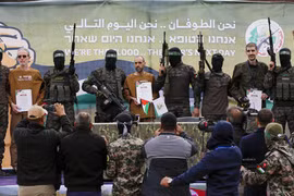 Hamas thả thêm 3 con tin người Israel, 183 tù nhân Palestine lập tức được tự do