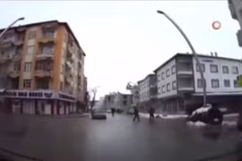 Tòa nhà cao tầng sụp đổ chỉ trong vài giây ở Thổ Nhĩ Kỳ