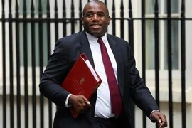 Ngoại trưởng Anh nói cần phải chia sẻ năng lực răn đe hạt nhân với Pháp