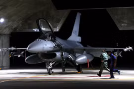 Đài Loan nỗ lực cứu hơn 100 người mắc kẹt, 6 tiêm kích F-16 bị hư hại do động đất