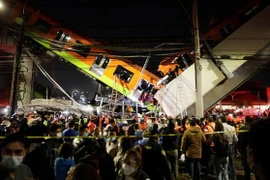 Mexico: Sập cầu vượt, tàu điện lao xuống đường gây nhiều thương vong 