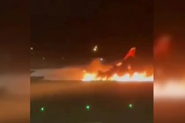 Động cơ máy bay Nga bốc cháy sau khi hạ cánh tại Thổ Nhĩ Kỳ