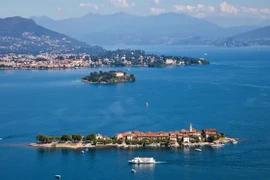 Cơn lốc bất ngờ làm lật thuyền chở khách du lịch tại Italia