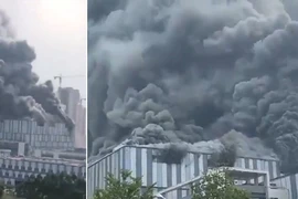 [VIDEO] Cơ sở nghiên cứu 5G của Huawei ở Trung Quốc bốc cháy dữ dội