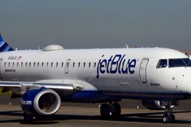 Hai máy bay suýt va chạm trên đường băng ở Mỹ