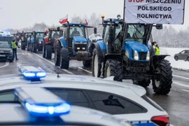 Người biểu tình Ba Lan phong tỏa 6 cửa khẩu biên giới với Ukraine