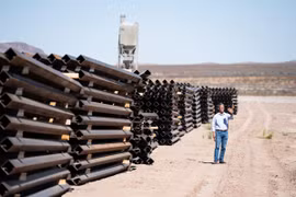 [ẢNH] Bất ngờ với “nghĩa địa” vật liệu xây tường biên giới Mỹ - Mexico