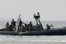 SEALS dạy binh sỹ Philippines sử dụng máy bay không người lái