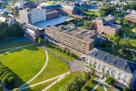 Nhân viên vệ sinh vô tình phá hỏng công trình nghiên cứu 25 năm