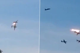 Hai máy bay quân sự Colombia va chạm tóe lửa giữa không trung