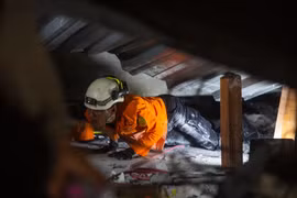 Sập trường học ở Indonesia, hàng chục học sinh bị vùi lấp dưới đống đổ nát