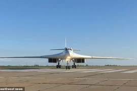 Hai oanh tạc cơ Tu-160 Nga diễn tập trước thềm hội nghị thượng đỉnh NATO