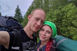 Nữ người mẫu Nga quay cảnh ‘nóng’ trên ngọn núi lửa thiêng ở Bali