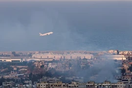 Khoảnh khắc quả bom của Israel phát nổ gần máy bay chở khách ở Beirut