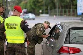 Ba Lan triển khai quân đến biên giới với Đức ngăn dòng người di cư bất hợp pháp 