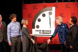 Đồng hồ Ngày tận thế chỉ 90 giây trước nửa đêm, thể hiện thế giới ‘bất ổn’