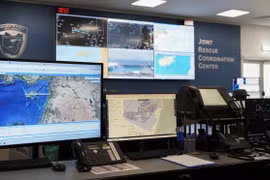 Giải cứu thủy thủ rơi từ độ cao 18m xuống biển Địa Trung Hải