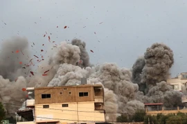 Israel không kích dữ dội hạ tầng quân sự của Hezbollah ở Lebanon