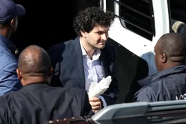 Bahamas dẫn độ người sáng lập sàn giao dịch tiền điện tử FTX tới Mỹ