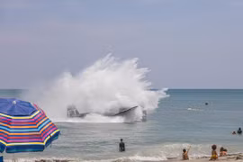 [VIDEO] Khoảnh khắc máy bay Mỹ đáp khẩn cấp xuống biển