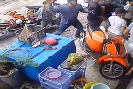 Truy xét nhóm người dùng vật giống súng đe dọa 1 gia đình ở TP. HCM