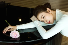 Angela Phương Trinh đẹp mong manh trong hình tượng nghệ sĩ múa