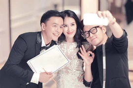 Cận cảnh những chiếc áo cưới thực hiện ròng rã suốt 3 tháng của Tú Vi 