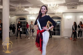 Á khôi Lệ Quyên đang dẫn đầu best social tại Miss Supranational 2015