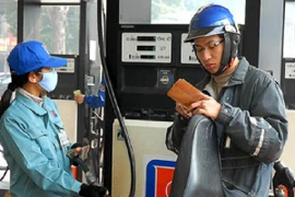 Cho “âm” quỹ bình ổn để giữ giá xăng dầu