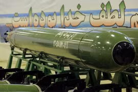 Video Iran phóng thử ngư lôi thông minh Valfajr trong tập trận