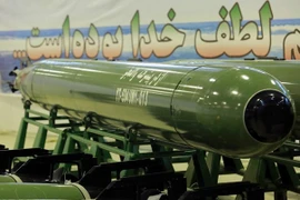 Video Iran phóng thử ngư lôi thông minh Valfajr trong tập trận