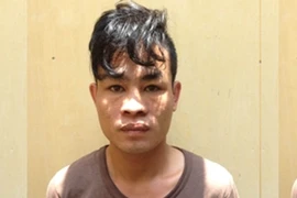 Con trộm tiền của mẹ, đấu điện lưới ngăn cản lực lượng công an