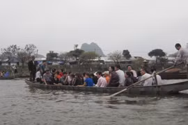 Chùa Hương – Những hình ảnh phản cảm