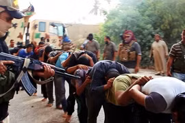 Xuất hiện hình ảnh tàn sát binh sĩ Iraq của nhóm cực đoan Sunni?