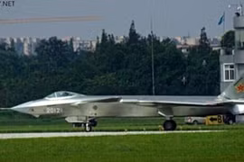 Trung Quốc công bố hình ảnh nguyên mẫu thứ tư của máy bay chiến đấu J-20
