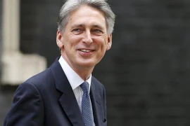 Thủ tướng Anh bổ nhiệm ông Philip Hammond làm tân ngoại trưởng