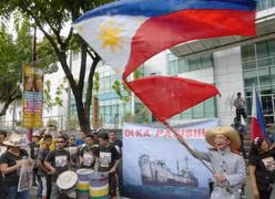 Philipin biểu tình trong ngày quốc khánh, lên án Trung Quốc xâm phạm lãnh thổ 