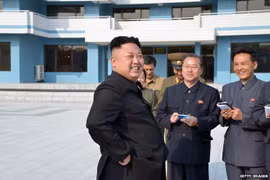 Bí ẩn những người luôn ghi chép tỉ mỉ xung quanh Chủ tịch Kim Jong-un?