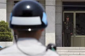 Triều Tiên xét xử 2 khách du lịch Mỹ 