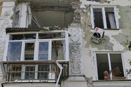 Tên lửa Grad lên tục bắn phá tan hoang thành phố Kramatorsk, Donesk