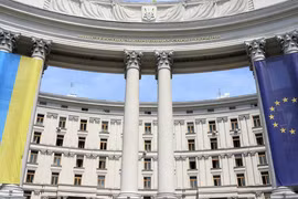 Luật sư Anh: Ukraine trì hoãn hợp tác với EU, "cái kết trả giá bằng máu"