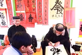 "Phố ông đồ" những ngày vắng lặng