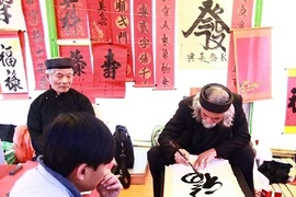 "Phố ông đồ" những ngày vắng lặng