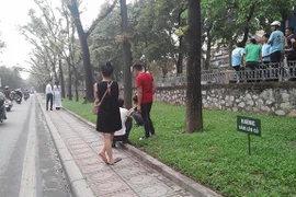 Lời kêu cứu từ những tấm biển "không dẫm lên cỏ"