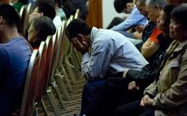 Thân nhân hành khách máy bay MH370 tuyệt vọng khi được kêu gọi trở về nhà